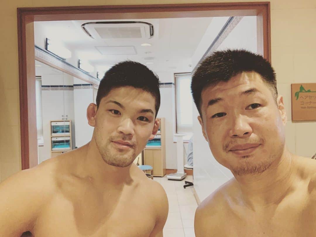 長谷川穂積さんのインスタグラム写真 長谷川穂積instagram 本拠地神戸サウナで柔道の大野選手とばったり 強さだけを求めるその姿こそ格闘家の極み 間違いなく一番好きな選手 バキバキの身体 タイ帰りポニョポニョの身体 週末の撮影に向けて今日から減量します