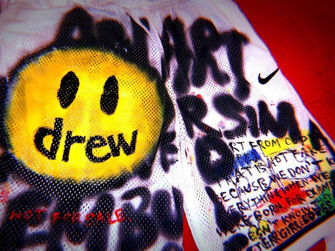 柳井大地さんのインスタグラム写真 - (柳井大地Instagram)「DRAWING SHORT PANTS.🔥 〝❤️🌙⭐️💧♐︎ 〟  #art #love #paint  #graffiti #skate #surf  #ootd #nike #drewhouse #fashion  #絵 #graffitiart #streetart  #イラスト #イラストレーター  #アート #落書き #プリント倶楽部  #沖縄カフェ #supreme  #offwhite #大阪カフェ  #福岡カフェ #名古屋カフェ  #いいね返し #l4l  #그림책 #아트 #일러스트 #카페투어」1月21日 23時02分 - daichi_yanai