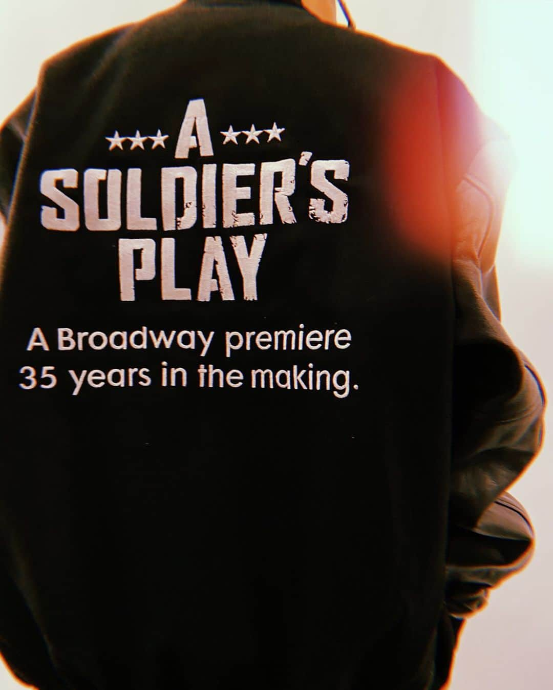 ケリー・ワシントンさんのインスタグラム写真 - (ケリー・ワシントンInstagram)「#ASoldiersPlay opens on Broadway tonight!!!!!! I am so inspired by this production. It’s beautifully directed. These men are giving extraordinary performances - baring their souls and exposing their guts on that stage. (And I could not be a more #ProudWifey) 👏🏾👏🏾👏🏾」1月22日 4時33分 - kerrywashington