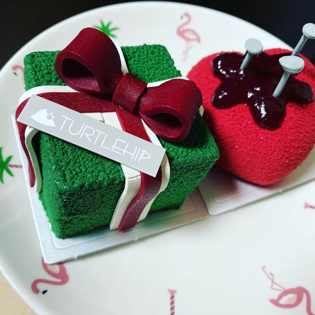 ミンギュのインスタグラム：「緑なのにめっちゃ美味しかった #韓国#ケーキ#ミンギュ」