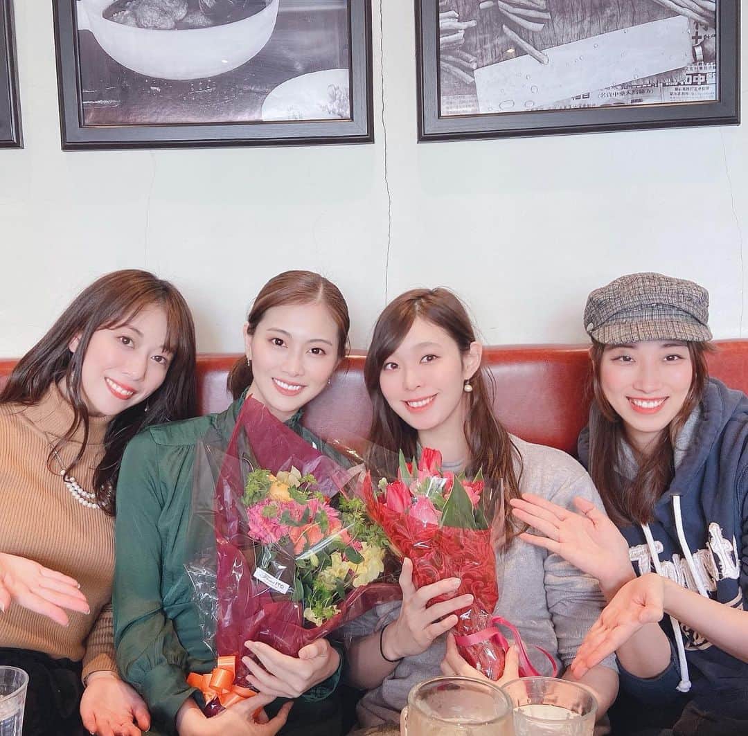 和田安佳莉のインスタグラム：「愛すべき仲間達。 . 先週末、主宰バレエ教室の舞台を無事終えました。 毎日鬼の様に忙しいけど、 頼もしい仲間がいて 一生懸命な生徒達に囲まれて、 幸せを噛み締める日々。 みんなありがと。 . #お疲れ様 #バレエ #発表会 #ありがとう #最強講師陣 #敏腕すぎて泣いた #一生の仲間」