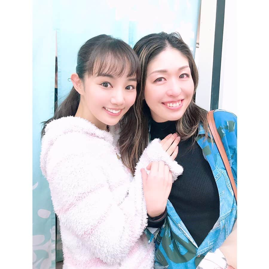 咲妃みゆさんのインスタグラム写真 - (咲妃みゆInstagram)「本日もお疲れ様です☺️﻿ そして、シアタークリエに足をお運びくださった皆さま。ありがとうございました😌💕﻿ ﻿ 嬉しいお客様が続々と…❤️﻿ ﻿ #樋口麻美 さん✨﻿ 一劇団四季ファンとして、幼い頃から一方的に樋口さんを存じ上げていた私にとって、なんとも光栄過ぎるひとときでした…😭❤️﻿ ﻿ #小野田龍之介 さん✨﻿ 昨年「ラブ・ネバー・ダイ」で共演させて頂いた素晴らしい俳優さん✨何事にも真摯に向き合う姿をいつも尊敬しています😌﻿ ﻿ #大森愛子 先生✨﻿ 常日頃お世話になっている、ジャイロトニックの愛子先生💕今回もより良いコンディションで公演に臨めるようにと力を尽くしてくださっていて…感謝してもしきれません😭﻿ ﻿ ﻿ ご覧くださる方々がいらしてこその舞台ですね。明日も一期一会を大切に…☺️🍀﻿ ﻿ #シャボン玉とんだ宇宙までとんだ」1月21日 23時25分 - miyusakihi