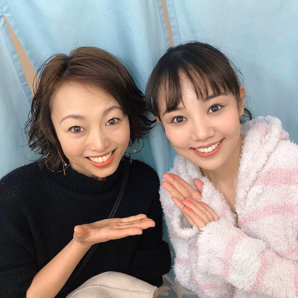 咲妃みゆのインスタグラム：「本日もお疲れ様です☺️﻿ そして、シアタークリエに足をお運びくださった皆さま。ありがとうございました😌💕﻿ ﻿ 嬉しいお客様が続々と…❤️﻿ ﻿ #樋口麻美 さん✨﻿ 一劇団四季ファンとして、幼い頃から一方的に樋口さんを存じ上げていた私にとって、なんとも光栄過ぎるひとときでした…😭❤️﻿ ﻿ #小野田龍之介 さん✨﻿ 昨年「ラブ・ネバー・ダイ」で共演させて頂いた素晴らしい俳優さん✨何事にも真摯に向き合う姿をいつも尊敬しています😌﻿ ﻿ #大森愛子 先生✨﻿ 常日頃お世話になっている、ジャイロトニックの愛子先生💕今回もより良いコンディションで公演に臨めるようにと力を尽くしてくださっていて…感謝してもしきれません😭﻿ ﻿ ﻿ ご覧くださる方々がいらしてこその舞台ですね。明日も一期一会を大切に…☺️🍀﻿ ﻿ #シャボン玉とんだ宇宙までとんだ」