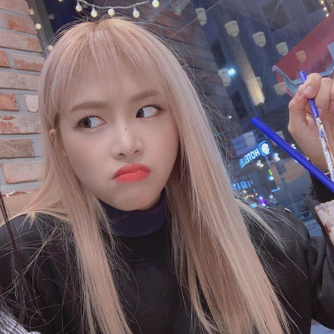 チェウォンさんのインスタグラム写真 - (チェウォンInstagram)「잘자요ㅎㅎ #채원#🌙」1月21日 23時31分 - chaeni_0824