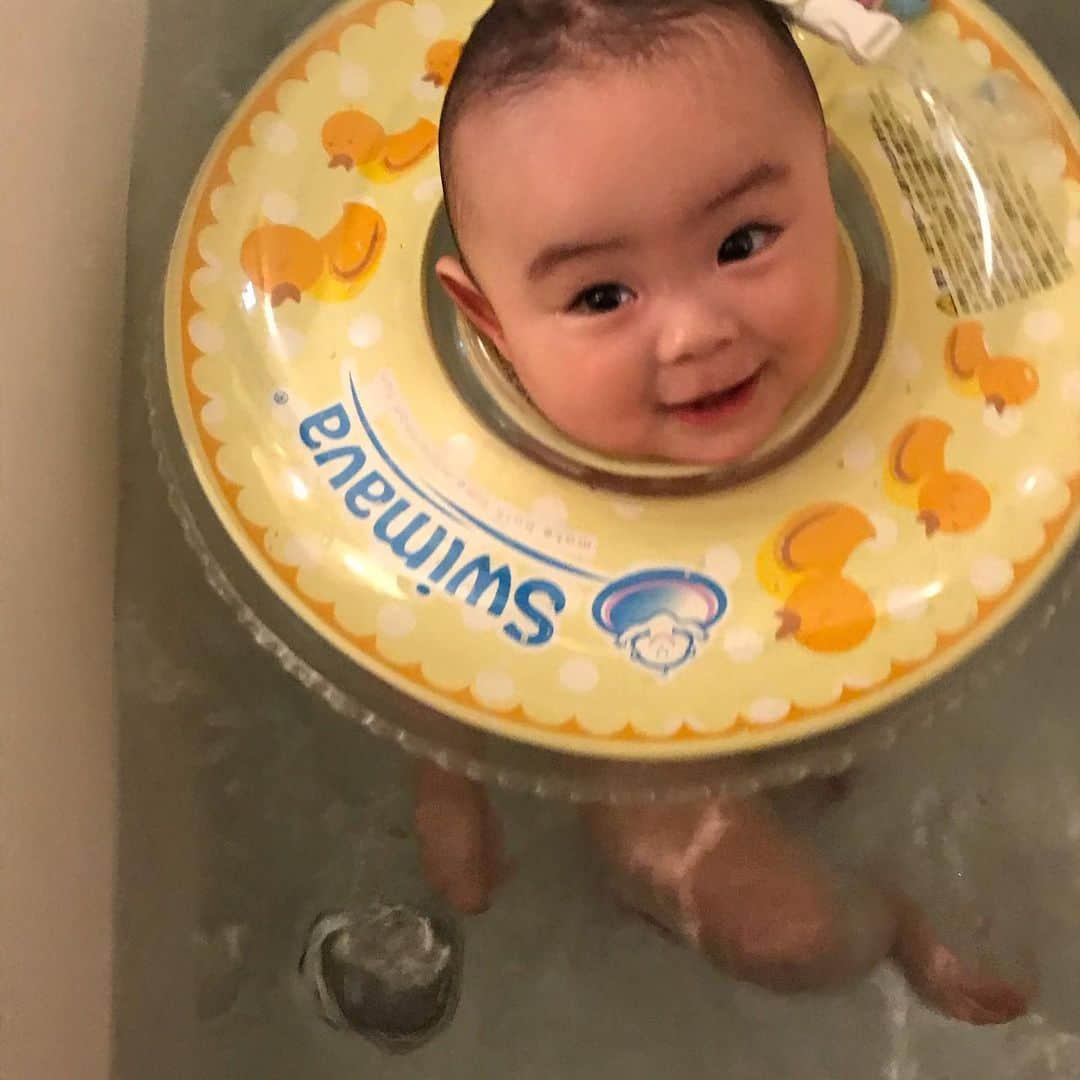 湯浅洋のインスタグラム：「可愛い^ ^  #grandson #孫」