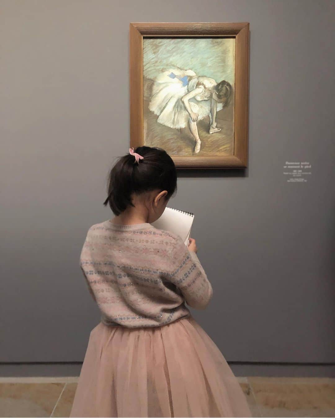 フィロとポンポンさんのインスタグラム写真 - (フィロとポンポンInstagram)「Dernière soirée de l’exposition “Degas à l’opéra” au @museeorsay . Philo, émerveillée par cet univers de musique et de danse, rêve de devenir une belle ballerine...✨」1月21日 23時51分 - philo_pompon