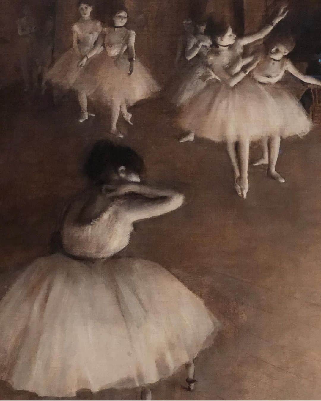 フィロとポンポンさんのインスタグラム写真 - (フィロとポンポンInstagram)「Dernière soirée de l’exposition “Degas à l’opéra” au @museeorsay . Philo, émerveillée par cet univers de musique et de danse, rêve de devenir une belle ballerine...✨」1月21日 23時51分 - philo_pompon