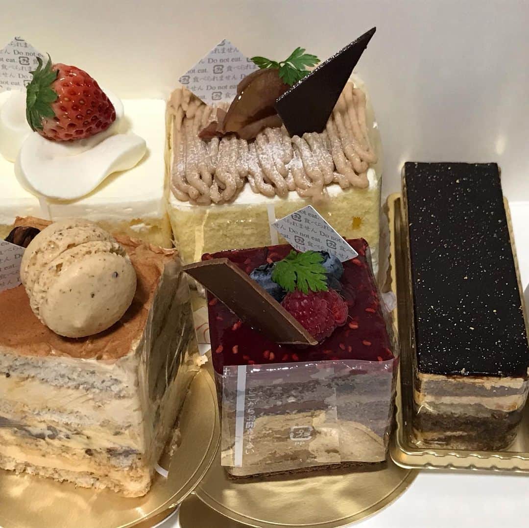 のインスタグラム：「・ 全然別件ですが ・ 今日は180年に一度の 『天赦日　+  一粒万倍日』 って知ってましたか？ ・ 最高の金運日なのですよ！ ・ ギャンブル性は高い投資になってしまうが素人が最短で億万長者になる為には運も必要！ ・ とりあえず200万突っ込みます。 ・ 幸あれ ・ #いいね返し #Shizuoka  #東海 #食べ物 #静岡グルメ #静岡ランチ #パン🥐 #インスタ映え #酒飲み #静岡 #静岡市街中ランチ #ラーメン🍜 #おすすめカフェ☕️#静岡市パン屋 #デザート #スイーツ🍰 #駿河区ランチ  #葵区ランチ #静岡市ランチ #静岡市グルメ #静岡市カフェ #静岡市 #美味しいもの大好き #食通 ・ ・ 静岡市の食通さんと繋がりたい 情報交換求む  もっと美味しい店知りたい ・ #followme #eat #grumet #food #cafe #lunch」