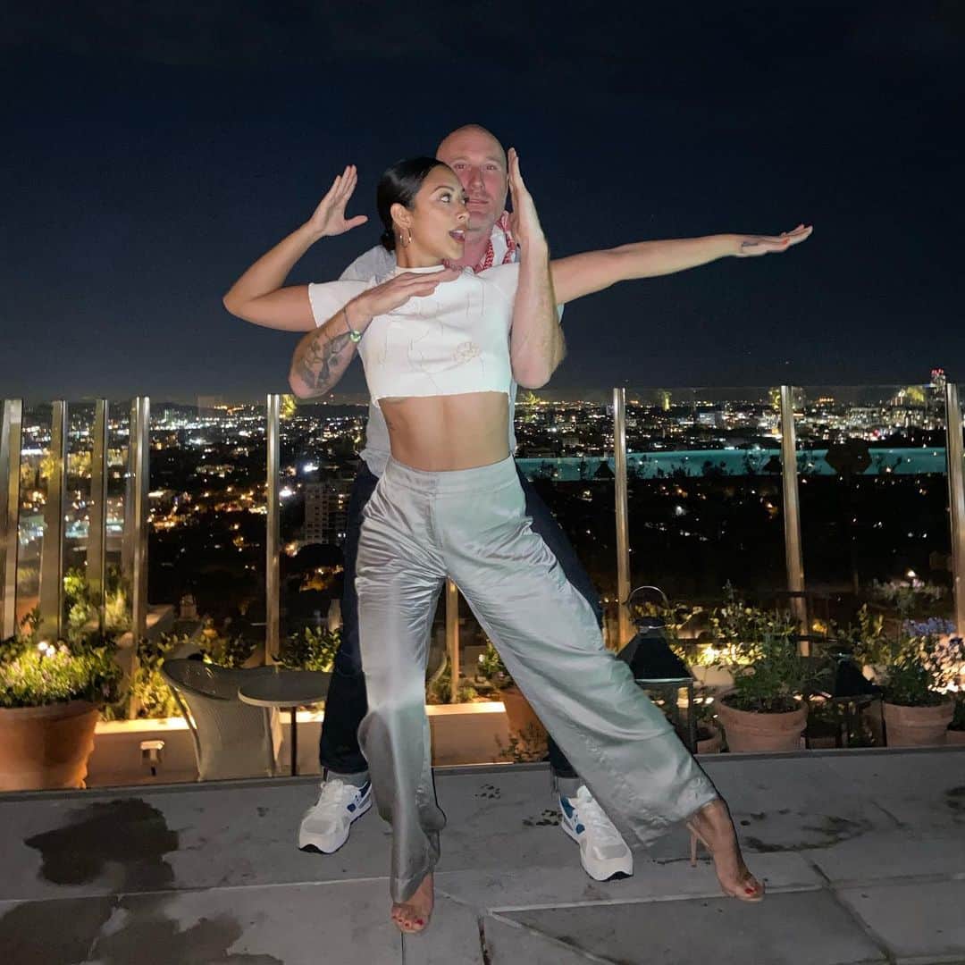 ジョーディン・テイラーのインスタグラム：「Like the age old proverb says.... Every strong woman has a bald, Dutch best friend named Sjoerd behind her .... or something like that. Love ya Shuster!!」