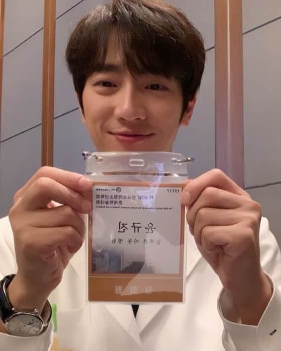 イ・サンヨプのインスタグラム：「저 의사됐어요. #닥터윤 #KBS #한번다녀왔습니다  #comingsoon」