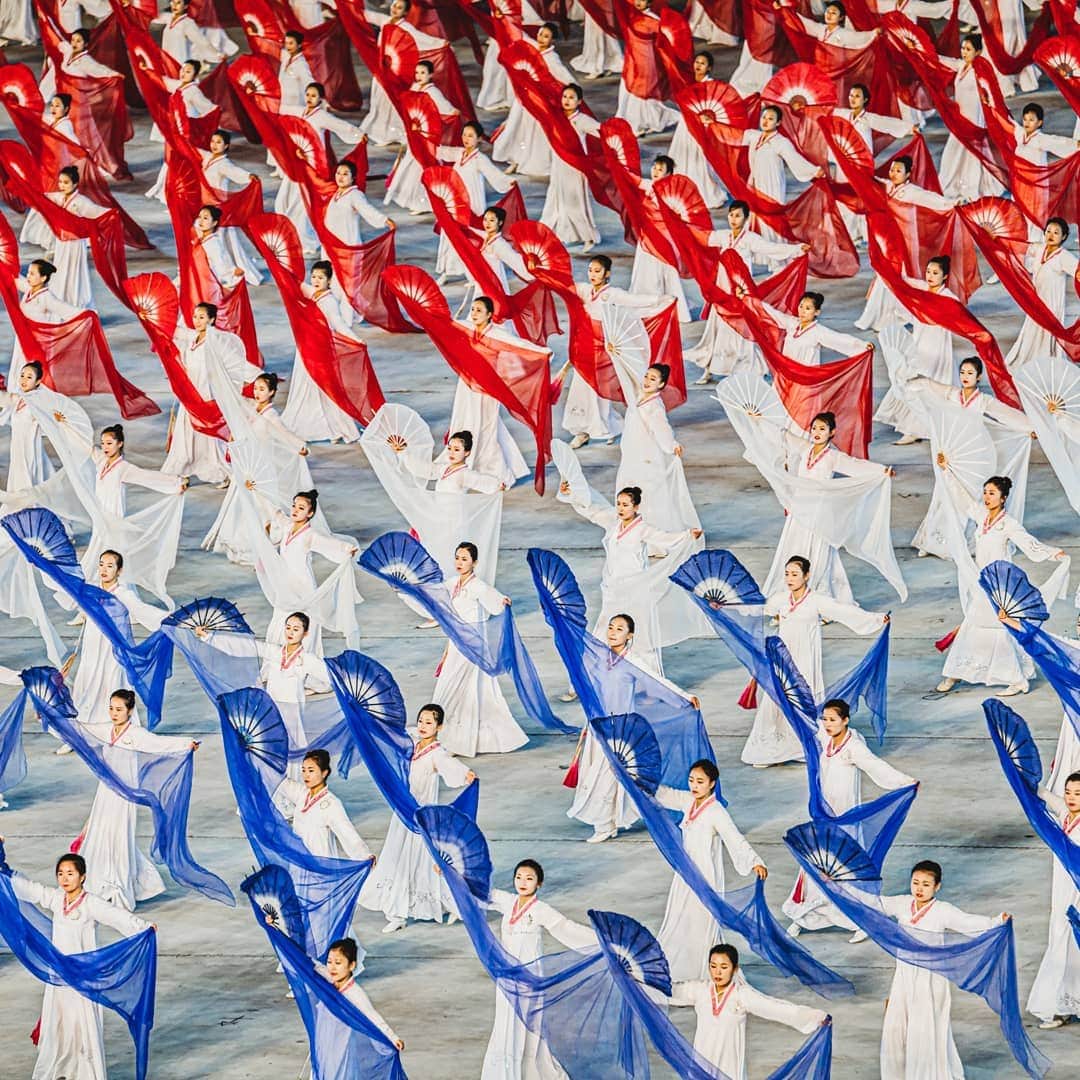 のインスタグラム：「"Anyone who makes the effort to look at his own and the rest of the world from Pyongyang, as Goethe once recommended, i.e. who logically assigns a point of view to the changed geographical position, not only understands this state better, but discovers a civil society that has a right to be seen.  A society, proud and self-confident, which, despite permanent state control, has also created niches for personal enjoyment and togetherness." Follow the link in our bio to read about the experiences @xiomarabenderphotographer made in North Korea.  #Leica #LeicaCamera #🔴📷 #itsyourchoice #LeicaSL2」