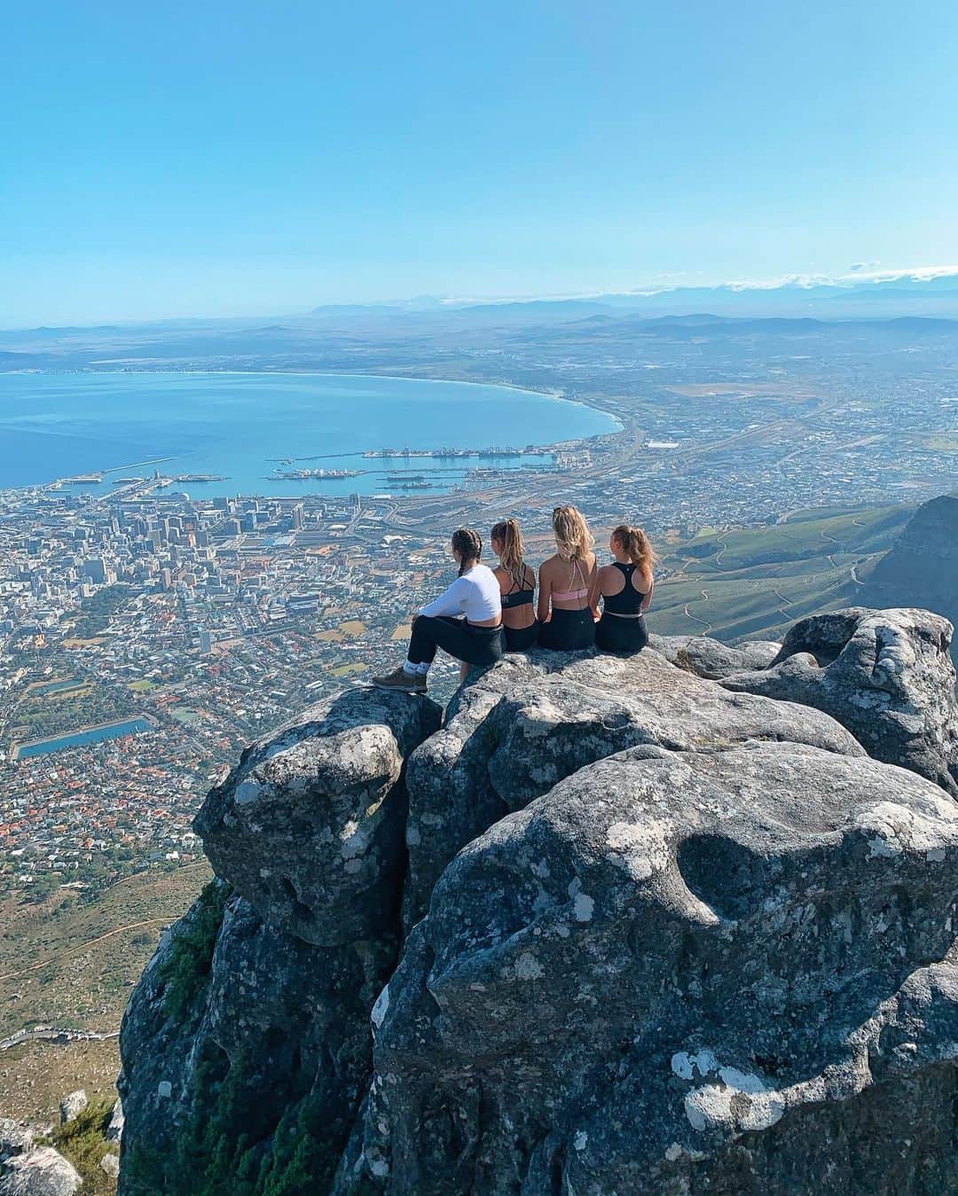 Zanna Van Dijkさんのインスタグラム写真 - (Zanna Van DijkInstagram)「Back in my favourite place: the mountains ⛰ Hiking will always be my ultimate form of exercise. Being in nature, breathing in fresh air and getting rewarded with amazing views 😍 Today we scaled Table Mountain with @lancekime from @atlanticoutlook and it was EPIC 👏🏼 We took the India Venster route to the top, one of the most beautiful and exhilarating trails. It included steep rock climbs and the use of ladders, chains and stapels. (You can see it all on my stories!). What an adrenalin filled adventure - it made the climb so much more exciting! 🤩 The trail definitely isn’t for the faint hearted but honestly @lancekime made the whole experience so easy. I wasn’t scared even once! I couldn’t recommend @atlanticoutlook enough 🙌🏼 It’s also worth noting that there are much easier and less risky trails available such as Platteklip Gorge if you want them! ❤️ #hiking #hikinggirl #getoutdoors #mountaingirl #mountainlover #exploremore #greatoutdoors #wanderlust #hikingadventures #hikingtrails #tablemountain #southafrica」1月22日 0時18分 - zannavandijk