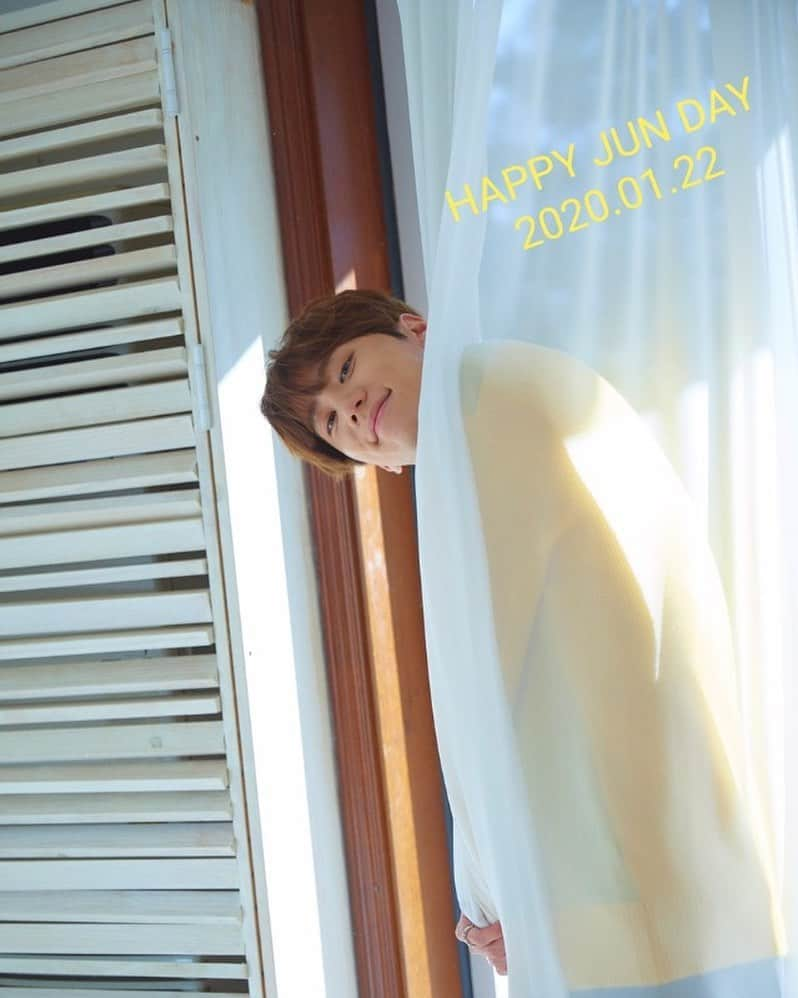 U-KISSさんのインスタグラム写真 - (U-KISSInstagram)「HAPPY JUN DAY 2020.01.22  今日はJUNが23歳の誕生日を迎えました👏 そして自身の誕生日に初となるミニアルバム『22』がリリースしました！ 着々アーティストとしても成長していくJUN!そんな今日は本当に記念になる1日になると思います。  #happyjunday #happyjunyoungday #ukissjun #이준영 #ミニアルバム22 #avex」1月22日 0時19分 - ukiss_japanofficial