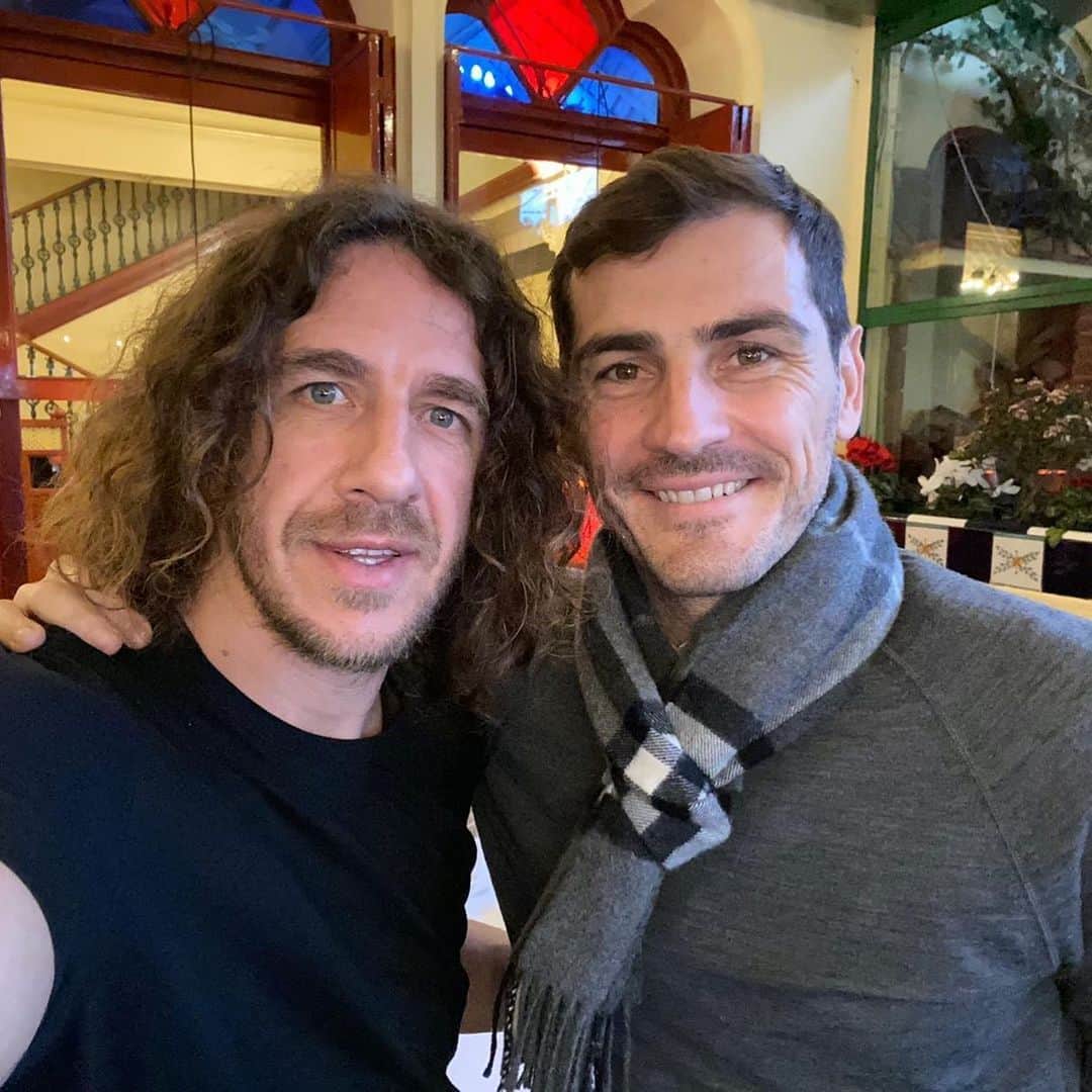 カルレス・プジョルのインスタグラム：「Te he visto fuerte, amigo. Ven más a verme!!! #UnaCarreraJuntos #RivalesYAmigos」