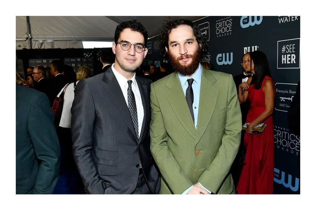 グッチさんのインスタグラム写真 - (グッチInstagram)「To the @criticschoice awards Benny Safdie @bowedtie wore a #GucciTailoring two-button Signoria suit with a white dress shirt, black GG chains silk tie and Josh Safdie @booger_nose wore a #GucciCruise20 two-button jacket with label details, cuffed pants and a printed silk tie, all designed by @alessandro_michele. The brothers were nominated for Best Director and Best Editing awards for their film @uncutgems. #AlessandroMichele」1月22日 0時30分 - gucci