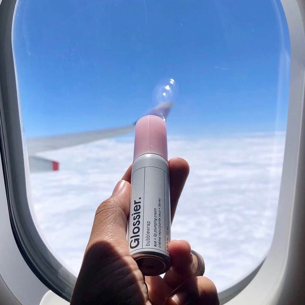 Glossierさんのインスタグラム写真 - (GlossierInstagram)「Smooth flight 🛫💧」1月22日 0時59分 - glossier