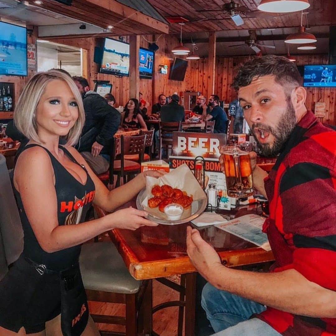 Hootersさんのインスタグラム写真 - (HootersInstagram)「We made them. You tried them. UNREAL wings are available at select locations!」1月22日 0時59分 - hooters