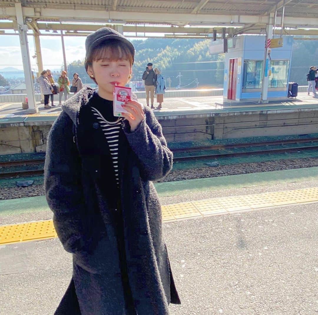 のインスタグラム：「家出発して乗ったバスの中から漂う新鮮なイチゴの香りでスタートした滋賀の旅では 何を買うにもイチゴが忘れられなくて イチゴ味ばっかり食べたり飲んだりしてました🍓 やっぱりイチゴが大好きです🍓 . #イチゴ #15 #strawberry #いちご #大好き #🍓」