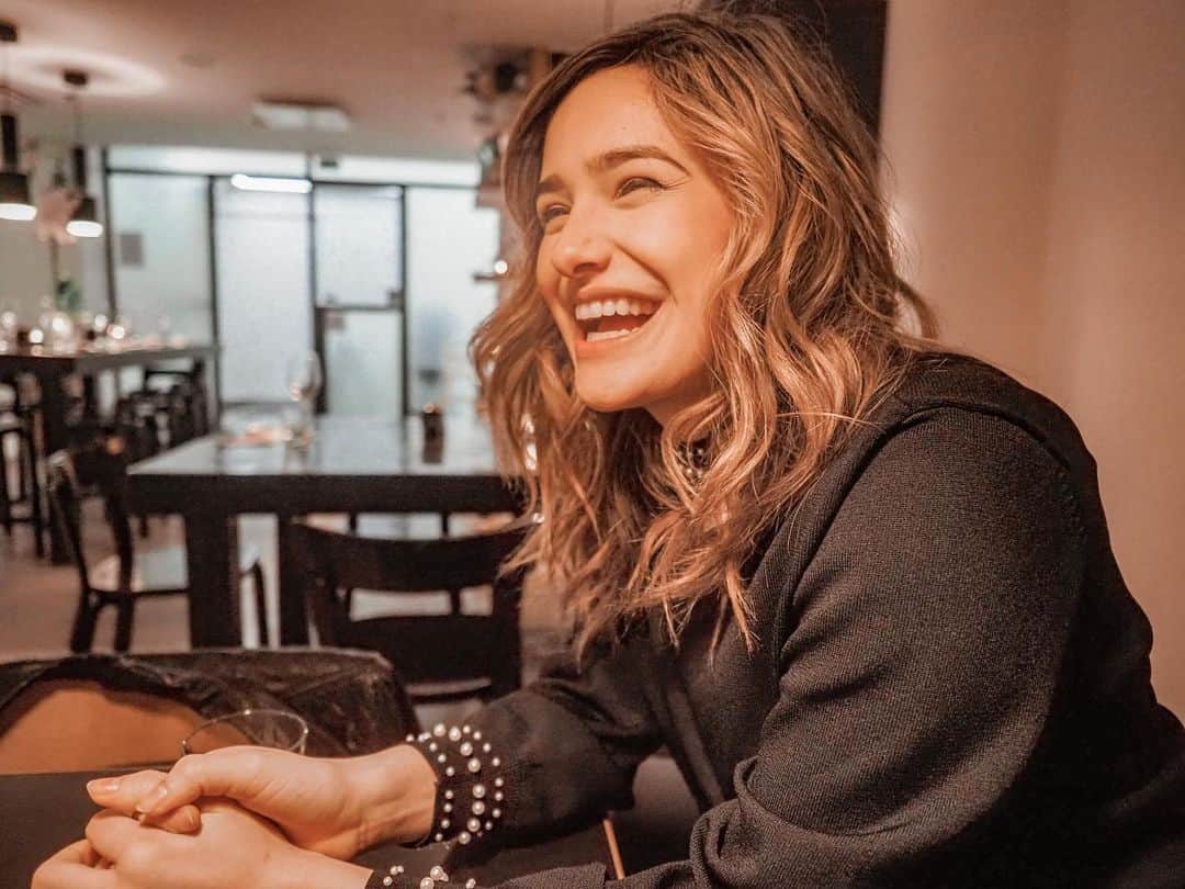 チャチー・ゴンザレスのインスタグラム：「There’s me and then there’s ME. 🤷🏼‍♀️」