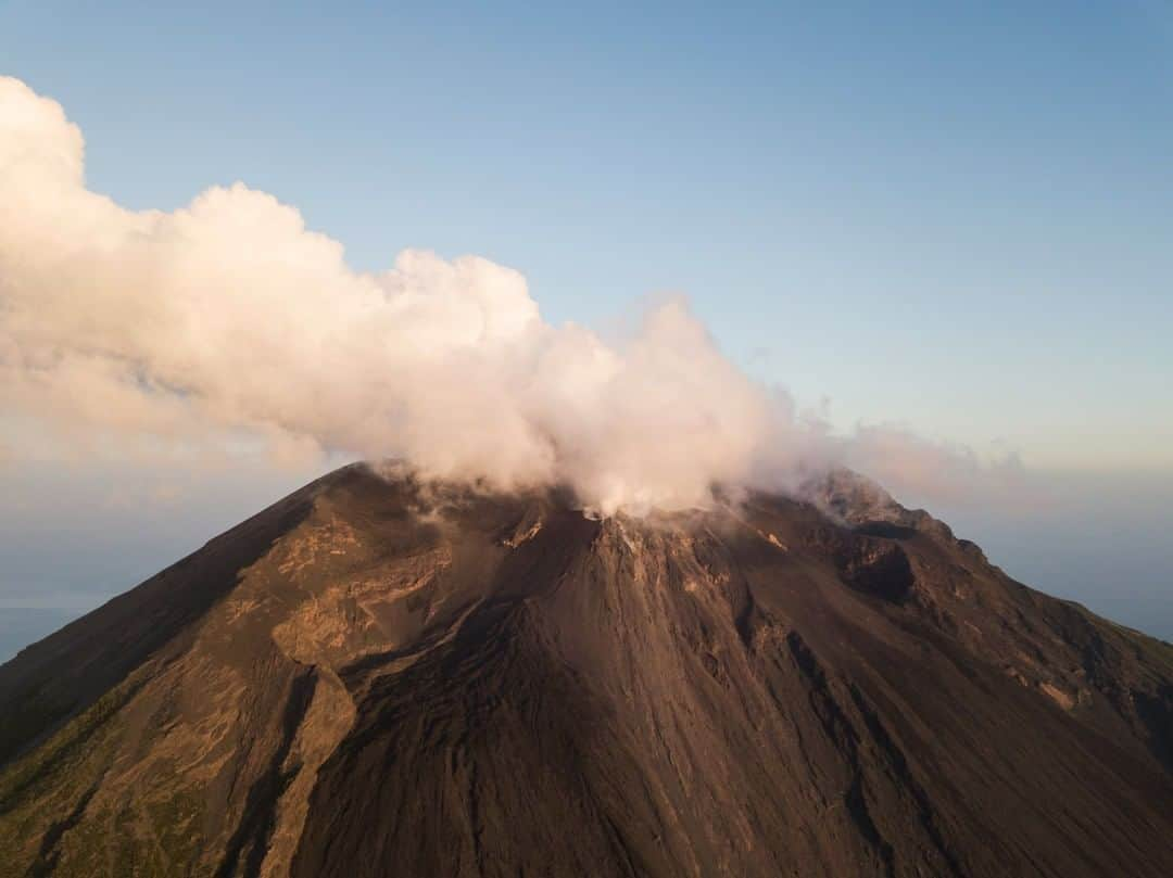 National Geographic Travelさんのインスタグラム写真 - (National Geographic TravelInstagram)「Photo by @andrea_frazzetta | Stromboli, one of the most active volcanoes in the world, rises majestically in the middle of the sea north of the Sicilian coast. A few hundred people live bravely at its foot, on a strip of volcanic land blessed with beauty but constantly dominated by an impending force of nature. He, the volcano—or “Iddu,” as the locals call it—is the master of the island. There is not a time in the day in which you could forget its threatening and yet magnificent presence.  To see more photos from my travels, follow me @andrea_frazzetta. #stromboli #volcano #italy #natgeotravel」1月22日 2時07分 - natgeotravel