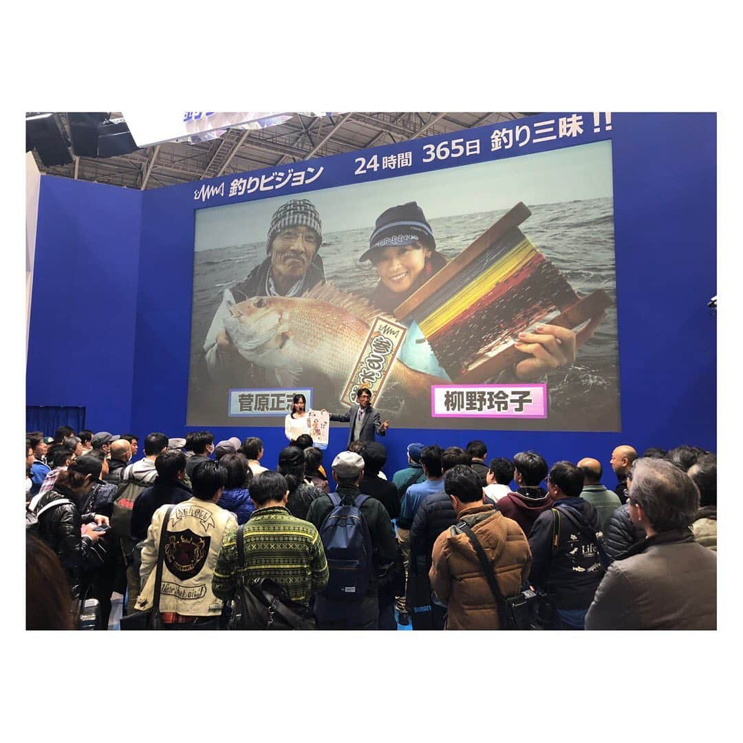 柳野玲子さんのインスタグラム写真 - (柳野玲子Instagram)「先日の釣りフェスティバルにご来場いただいた皆さん、ありがとうございました🐟💞 最後のステージでは番組卒業を発表させていただきました🙇‍♀️ これは自分で決めたことです。 ３月までよろしくお願いします😊💞 皆さんと直接お話できて嬉しかったし楽しかったし幸せでした‼️ サイン会も並んでくれてありがとうございます💞 まずは御礼でした🙇‍♀️ #釣り #釣りフェスティバル #釣りフェスティバル2020 #釣りビジョン #イベント #パシフィコ横浜」1月22日 2時14分 - yanaginoreiko