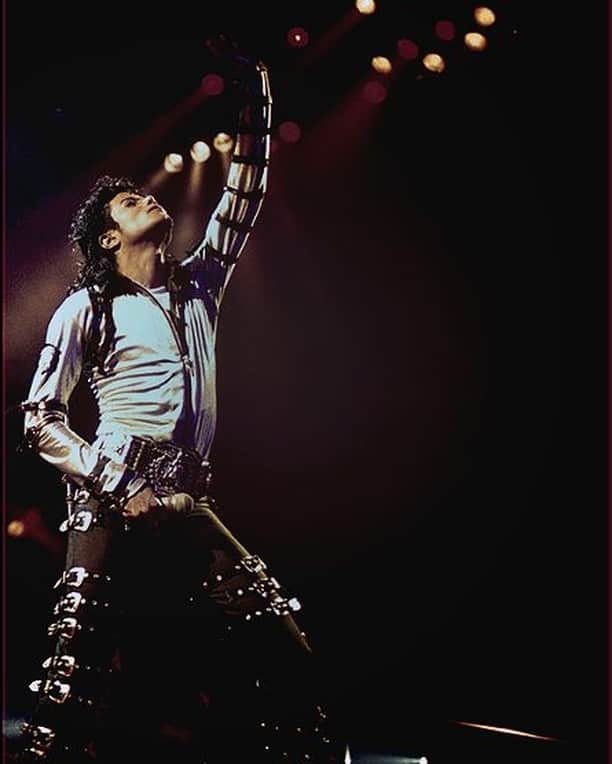 マイケル・ジャクソンさんのインスタグラム写真 - (マイケル・ジャクソンInstagram)「“That’s life. To grow and become more. You plant a seed and it grows into something beautiful and it never dies, really. I think people should be that way.” – Michael Jackson」1月22日 2時15分 - michaeljackson