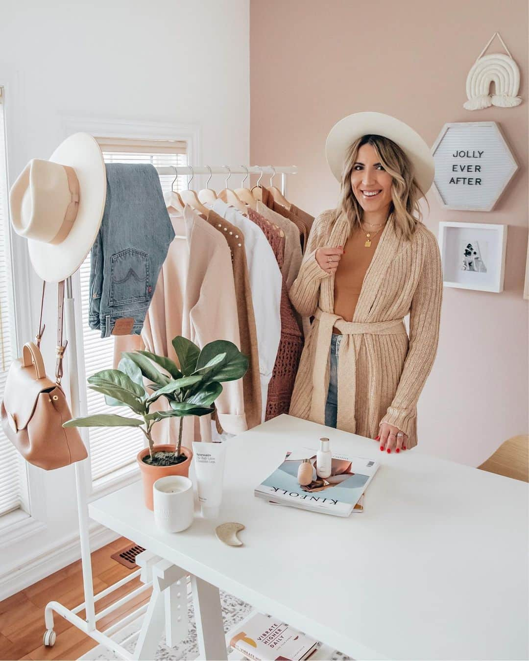 Stephanie Sterjovskiさんのインスタグラム写真 - (Stephanie SterjovskiInstagram)「Neutrals always 🙌 Sharing a few pieces I love for building a classic wardrobe on stephjolly.com today! Who else’s closet is filled with neutrals?😅 . Outfit details: @revolve sweater + @lackofcoloraus hat // Linked it all here: http://liketk.it/2JohB @liketoknow.it #liketkit #LTKunder50 #LTKunder100 #LTKstyletip #revolveme」1月22日 2時21分 - stephsjolly