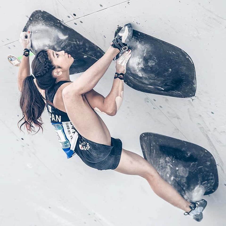 Instagramさんのインスタグラム写真 - (InstagramInstagram)「As one of Japan’s top competition boulderers, 22-year-old climber Miho Nonaka (@nonaka_miho) is aiming for gold at Tokyo 2020, where climbing makes its Olympic debut. But it’s not just about winning, says Miho, who was crowned Bouldering World Champion of the 2018 season.⁣ ⁣ “Part of the appeal of climbing is that I can show how strong women are,” she says. “I hope that by doing my best in climbing, I can provide inspiration for women who work hard in all kinds of fields.” 🧗🏻‍♀️💪 ⁣ ⁣ This month, we’re looking to the future with #2020Vision. Follow along as we share the stories of 20 people to watch in 2020 (and beyond). ⚡⁣ ⁣ Photo of @nonaka_miho by @thomas_schermer」1月22日 2時23分 - instagram