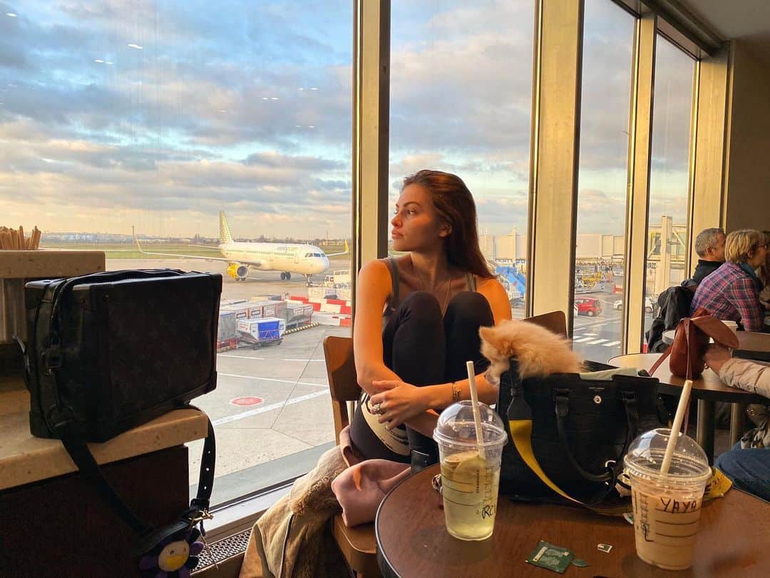 ティラーヌ・ブロンドーのインスタグラム：「✈️b」