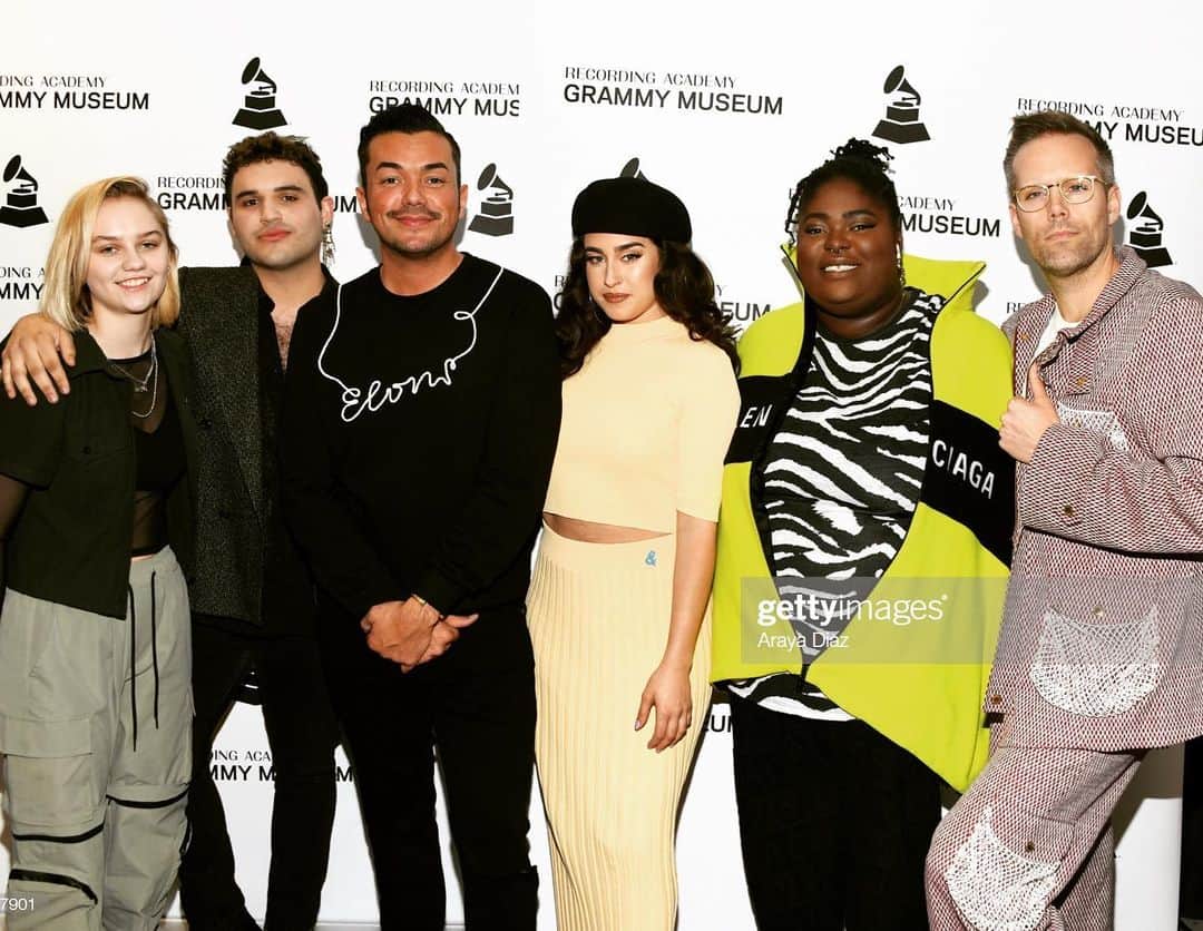 アンソニー・ラモスのインスタグラム：「With the cool kids for #Grammy week! 🌈🎶🎵 📷: @gettyimages @araya_photo」