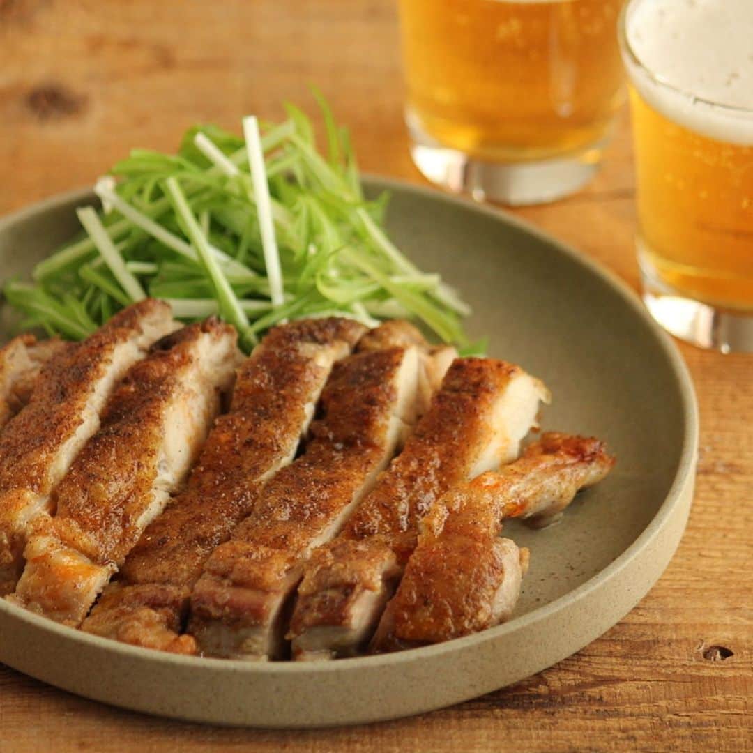メシ通さんのインスタグラム写真 - (メシ通Instagram)「ビールが止まらないです🍺 ご飯にもぴったり、しびれ系おかず🍚 『追い花椒』もおすすめ(^○^) 皮パリで痺れる「花椒チキン」でビールが止まらない【山本リコピン】 https://www.hotpepper.jp/mesitsu/entry/y-ricopin/2020-00116  #mesitsu #メシ通 #グルメ #チキン #鶏 #花椒 #ホアジャオ #ビールに合う #家飲み #簡単 #レシピ #レシピブログ #山本リコピン #神奈川 #chicken #szechuanpepper #gowellwithbeer #easy #delicious #recipe #recipeblog #japan #kanagawa #yamamoto_ricopin」1月22日 13時13分 - mesitsu