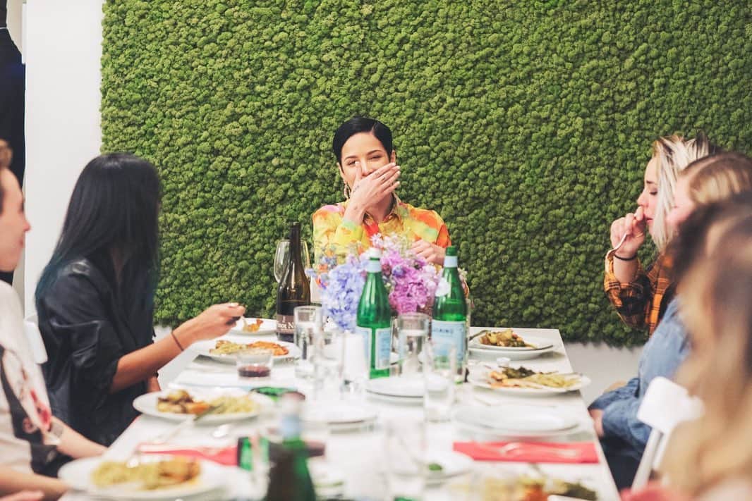 Halseyさんのインスタグラム写真 - (HalseyInstagram)「Thank you for having dinner with me tonight. But thank you mostly for your kind words and heartfelt stories. I love you more than words can say. 🥰 #TasteManic 📷: @yasi」1月22日 13時16分 - iamhalsey