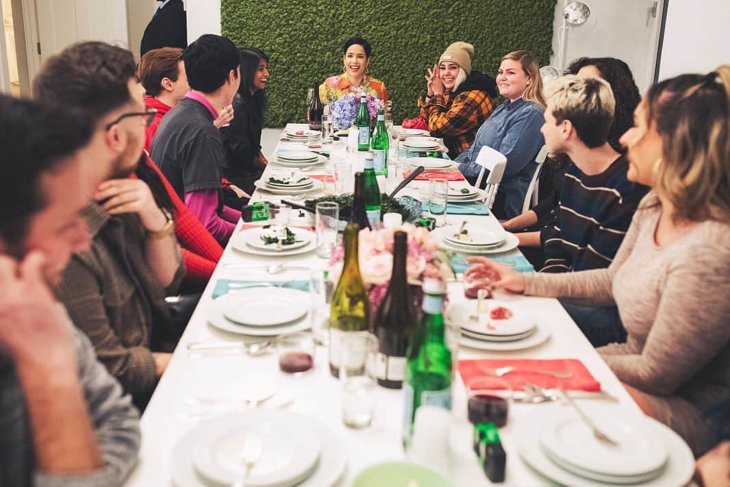 Halseyのインスタグラム：「Thank you for having dinner with me tonight. But thank you mostly for your kind words and heartfelt stories. I love you more than words can say. 🥰 #TasteManic 📷: @yasi」