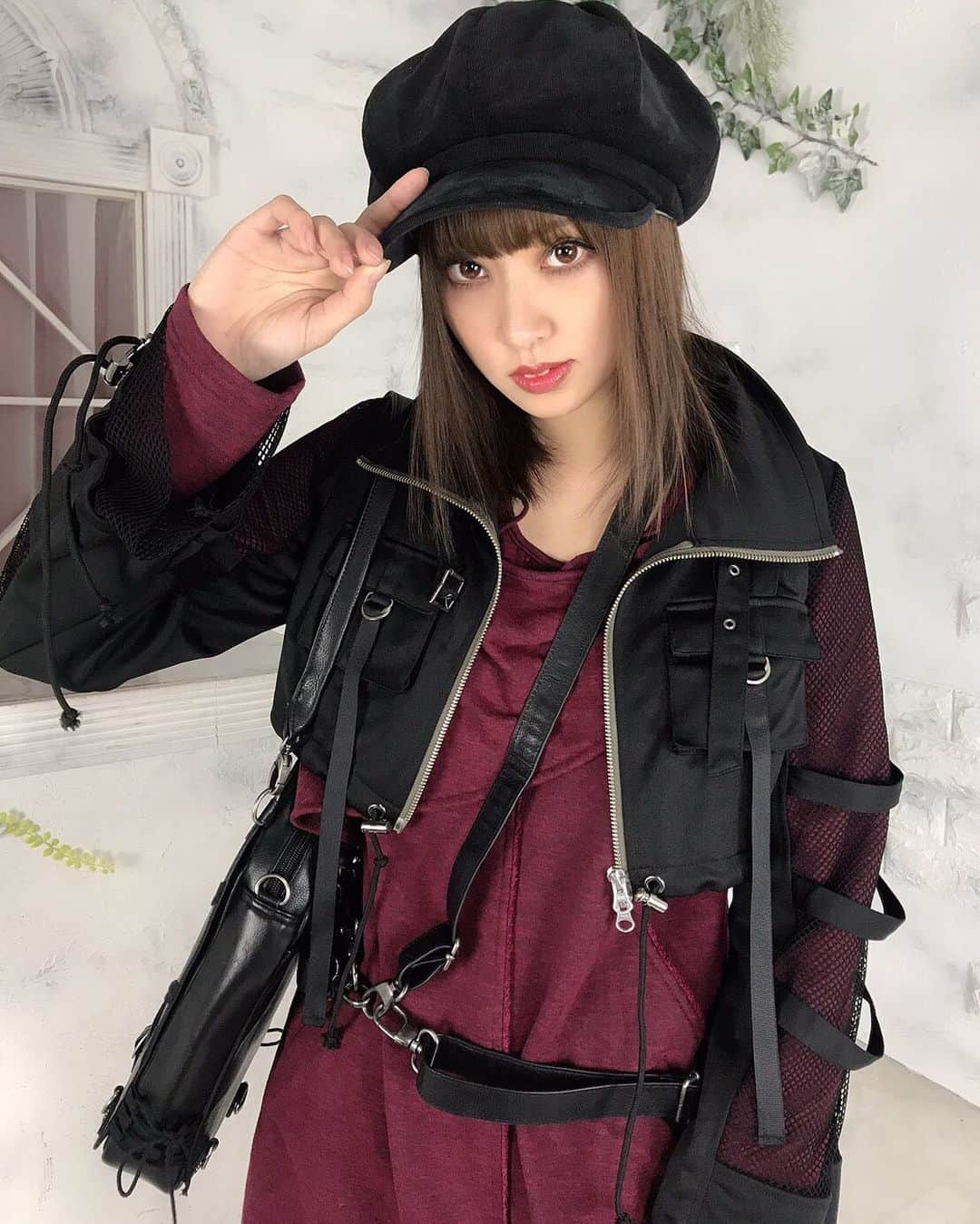 紗雪のインスタグラム：「. . 普段着と衣装の間の服。 バリカッコいい。 . ▷ https://ozzon-japan.jp . . . #モデル#コスプレイヤー#自撮り#撮影会モデル#self#selfphoto#portrait#fashion#❤️ . #ozzonjapan」