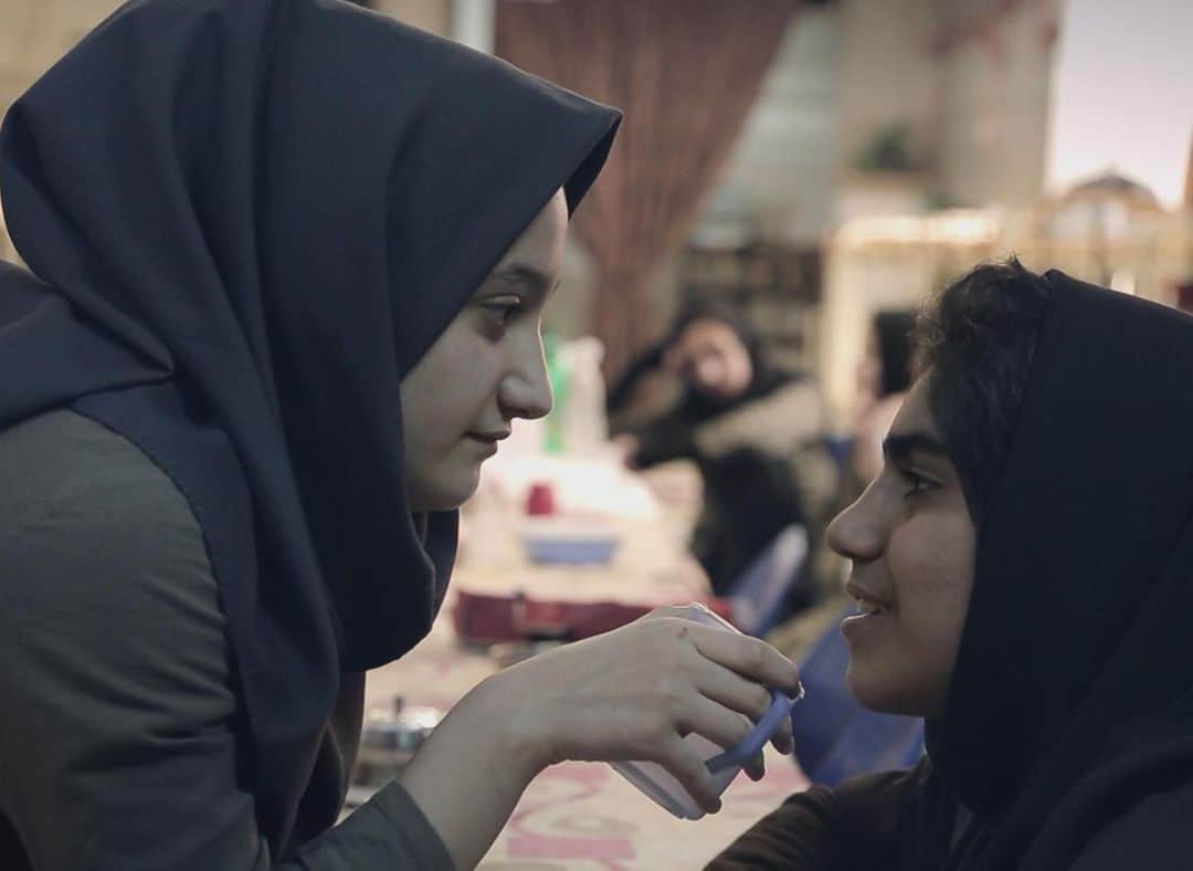 UPLINK film distributionさんのインスタグラム写真 - (UPLINK film distributionInstagram)「『#少女は夜明けに夢を見る』#アップリンク吉祥寺 にて、1月24日（金）より上映💜💙💜 ・・・ 無垢な魂は、悲しみの羽をもつ―― イランの少女更生施設―残酷な世界で、愛を乞う叫びに心震えるドキュメンタリー。 この過酷な現実にどう向き合うのか――。少女たちの心の叫びに、いま世界は涙する。  撮影許可に7年もの歳月をかけ、少女たちの抑圧された物語に光をあてたのは、イランを代表するドキュメンタリー作家のメヘルダード・オスコウイ。少女たちとの強固な信頼関係と親密な時間から生まれた崇高な作品。 ・・・ 監督：#メヘルダートオスコウイ」1月22日 13時40分 - uplink_film