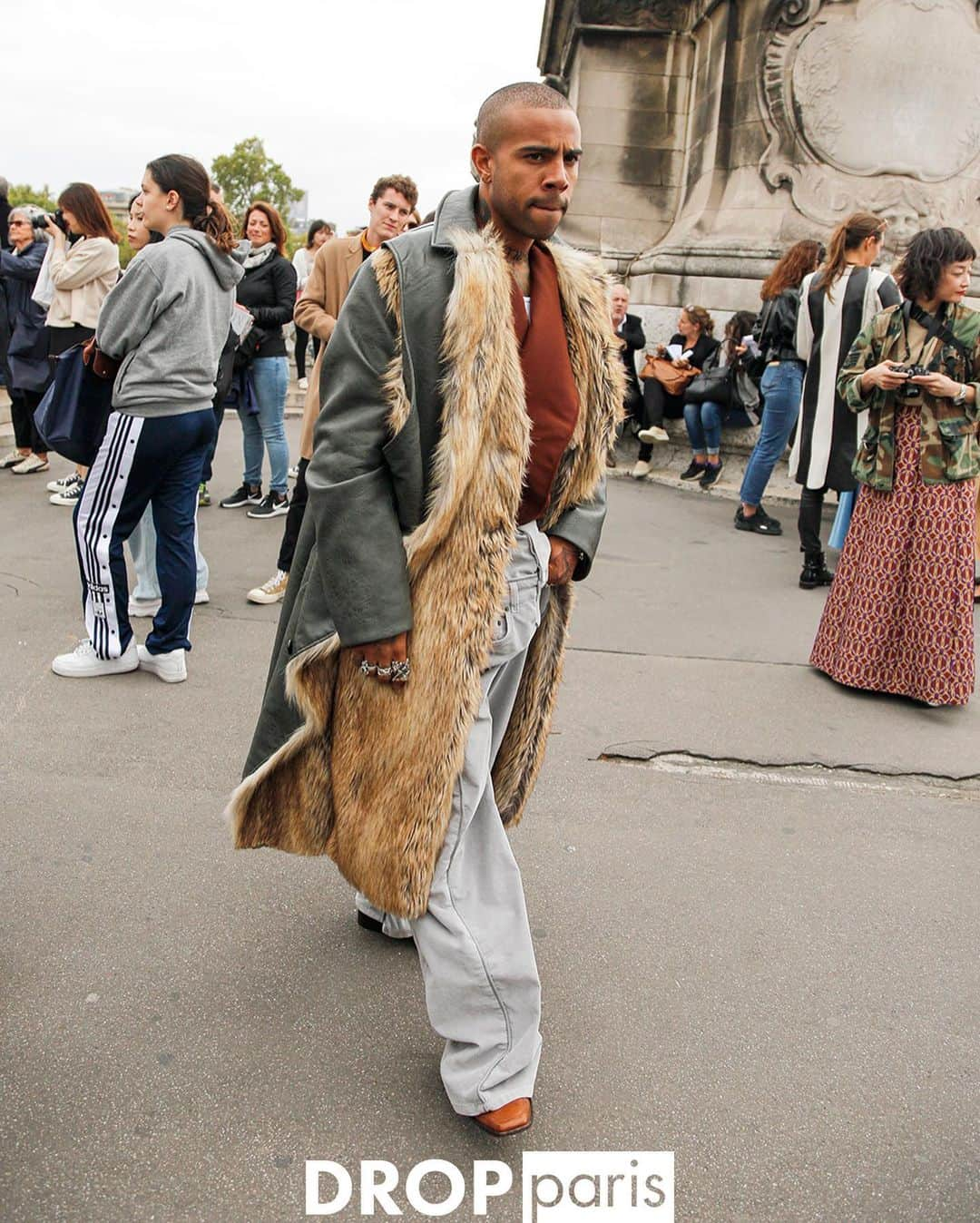 Droptokyoさんのインスタグラム写真 - (DroptokyoInstagram)「PARIS STREET STYLES #🇫🇷@drop_paris #streetstyle#droptokyo#paris#france#streetscene#streetfashion#streetwear#streetculture#tokyofashion#japanfashion#fashion#parisfashionweek#パリ#parisstreetstyle#parisfashion#pfw#2020ss#ストリートファッション#plaid#チェック Photography: @keimons @kyoheihattori」1月22日 13時35分 - drop_tokyo