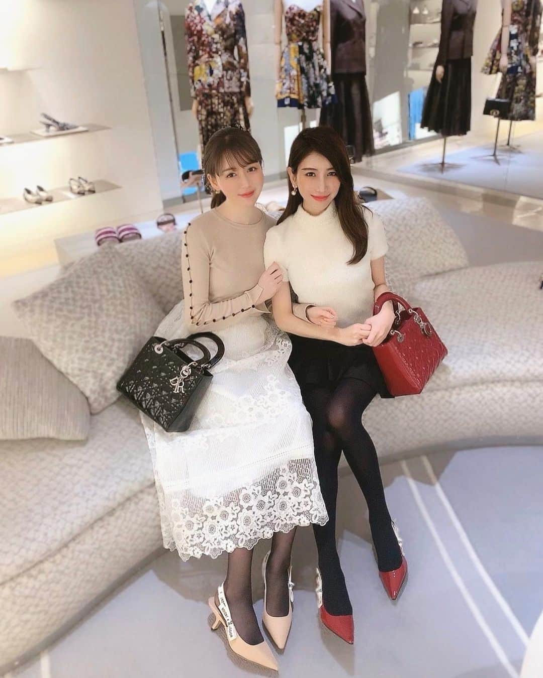 のインスタグラム：「Perfect Dior day💝 w/  @ayapooh_22  #matchingoutfits ・ Dior summer collectionを見に行きました。 DiorらしいBaby pinkのアイテムが本当に可愛かったはぁ..🥺 この後はDior cafeでお茶をしました☕️ あやぷーはお肌が白くて綺麗で、美容について参考になるんだ✨ 色んなこと話せて楽しかった♡ 全部の時間が大好きなDiorの可愛いで埋め尽くされて、幸せ〜🥰ってなった時間だった。こんなラブリーな心躍る日も大切✨ #diorlover #houseofdior #ginzasix #ladydior #jadiorshoes」