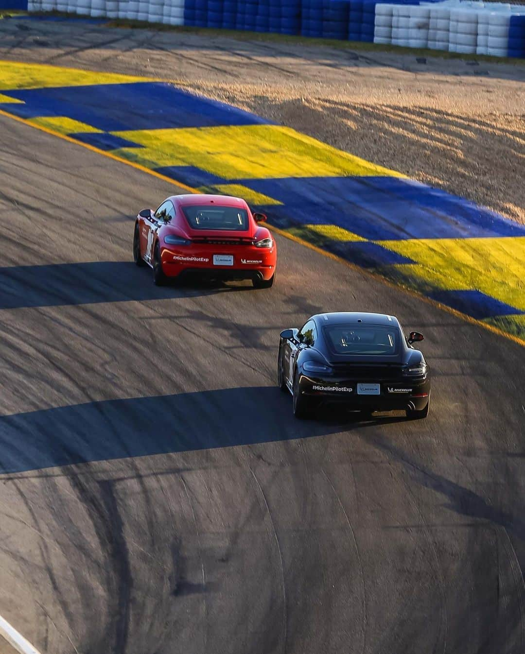 Lindsay Brewerさんのインスタグラム写真 - (Lindsay BrewerInstagram)「While I was on the #MichelinPilotExp a couple months ago, we had a blast going to the Porsche Experience Center! It was so fun to rip around their cars especially the Porsche GT3;) @michelinusa has granted me the opportunity to give away a $500 driving experience at either the LA or Atlanta Porsche Experience Center! I will personally be picking a winner in the next two days so here is how to enter: 1. Make sure you’re following me @lindsaymariebrewer and @michelinusa  2. Repost this photo on your story 3. Tag 3 friends in the comments Good luck🏁😉」1月22日 4時40分 - lindsaymariebrewer