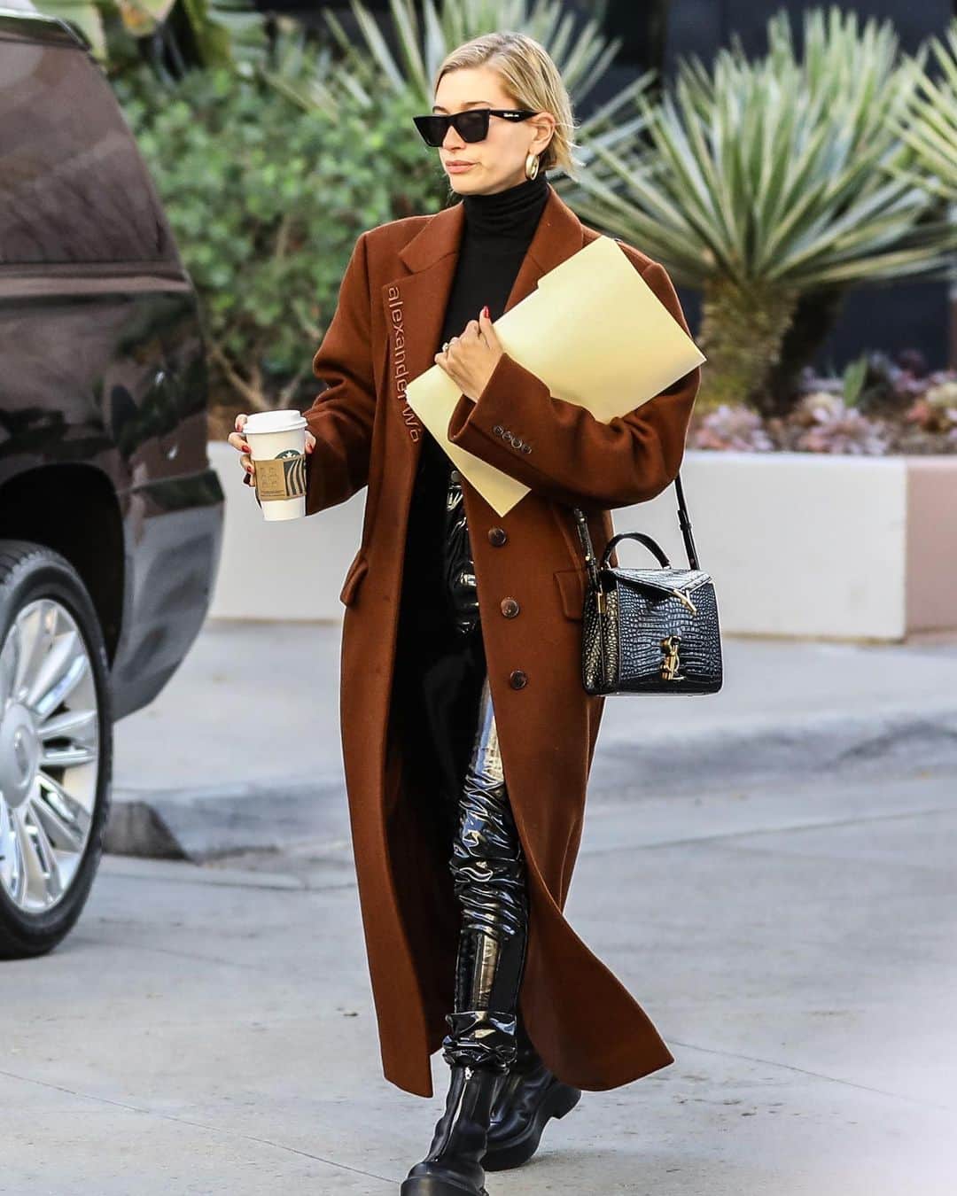 アレキサンダー・ワンのインスタグラム：「Category is: unbothered executive realness.」