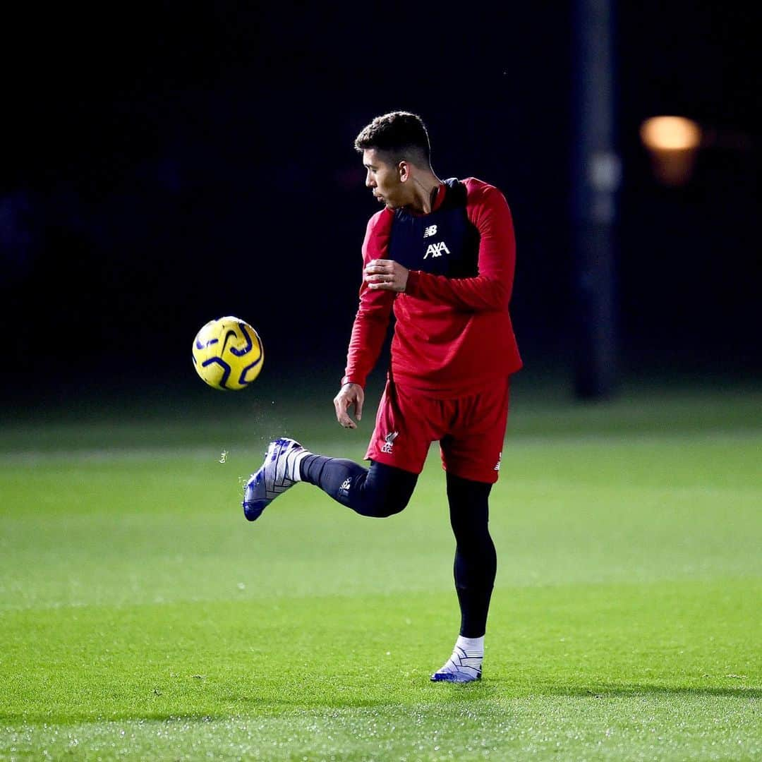 ロベルト・フィルミーノさんのインスタグラム写真 - (ロベルト・フィルミーノInstagram)「⚽️」1月22日 5時03分 - roberto_firmino