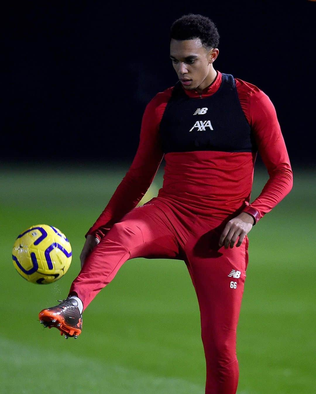 リヴァプールFCさんのインスタグラム写真 - (リヴァプールFCInstagram)「Under the lights at Melwood 💫 📸 #LFC #Training #Melwood #Liverpool」1月22日 5時10分 - liverpoolfc