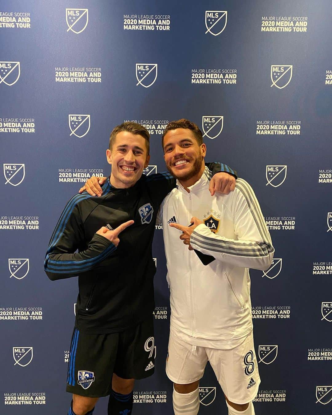 ボージャン・クルキッチのインスタグラム：「¡Qué alegría da siempre coincidir contigo, amigo!🥳 Pueden pasar años sin vernos, pero cada vez que nos volvemos a encontrar es como si no hubiera pasado el tiempo 🤝 Suerte esta temporada, @jona2santos 🙆🏾‍♂️ It's always so great to see you, my friend 🥳 We can go years without seeing each other, but every time we meet up again it's as if time has stood still 🤝 Good luck this season, @jona2santos 🙆🏾‍♂️ #cabolo #saeees# #paratunivelnoestamal#tequiero」