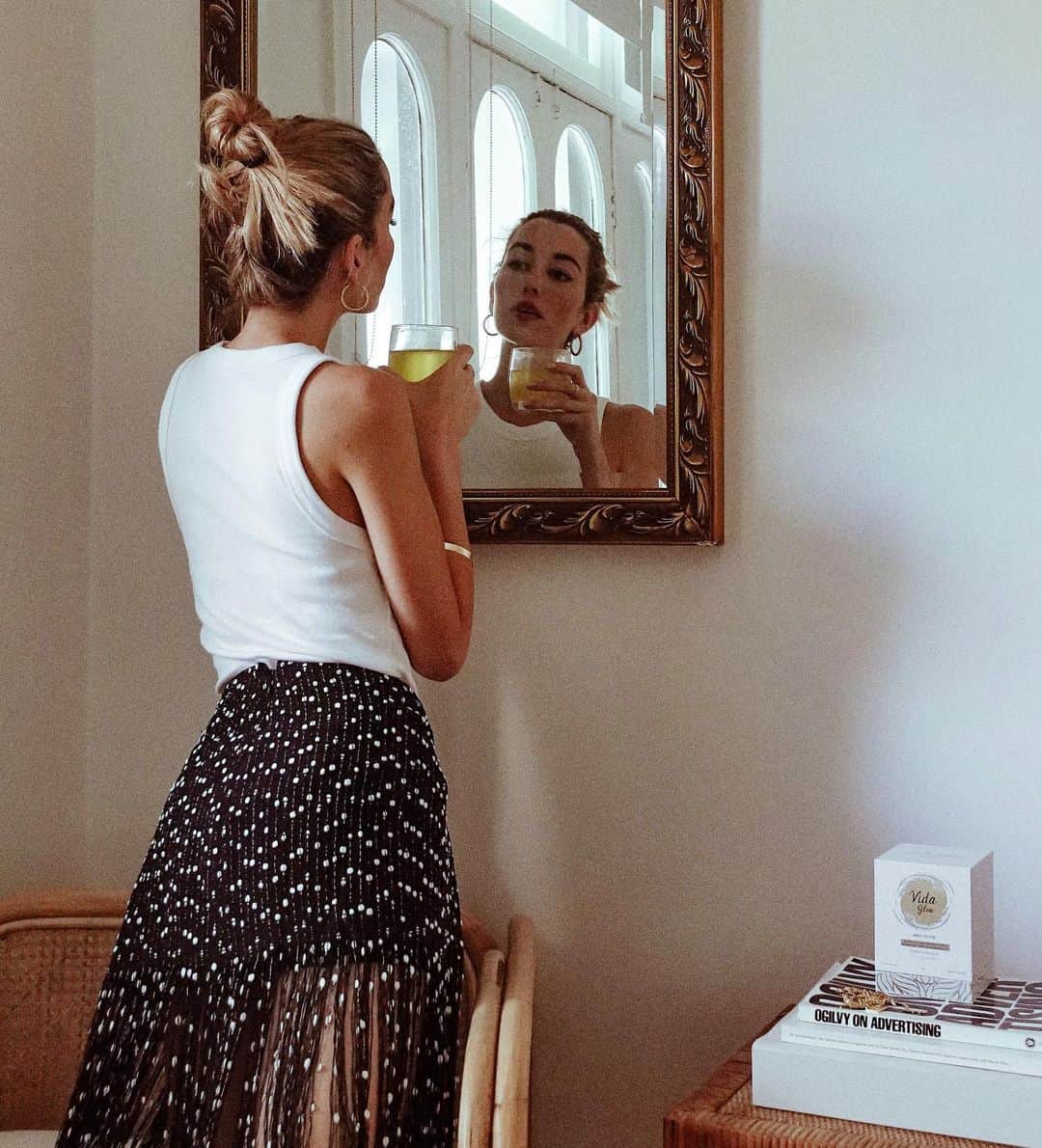 カルメン・ハミルトンのインスタグラム：「Working on me, from the inside out 💫 @vida_glow #vidaglow #ANTIGOX」