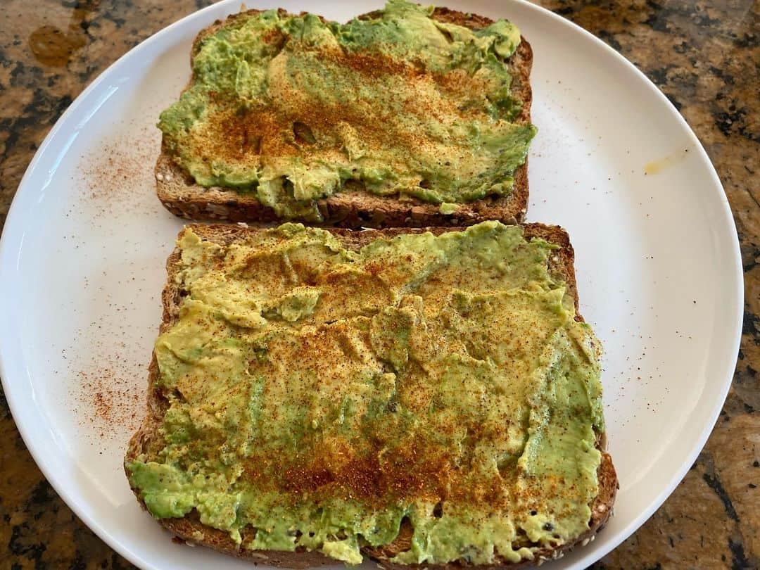 ルーカス・グラビールさんのインスタグラム写真 - (ルーカス・グラビールInstagram)「I love #avocadotoast. This is how I make mine at home. . . . . Smashed avocado with salt, pepper, avocado oil, and paprika.  Thinly sliced tomatoes dressed the same. Over easy eggs. S&P, coconut oil.  Spinach thinly sliced with a spray of amino acids. (Soy sauce) And drizzled with balsamic vinegar. Yum!」1月22日 5時33分 - mrgrabeel