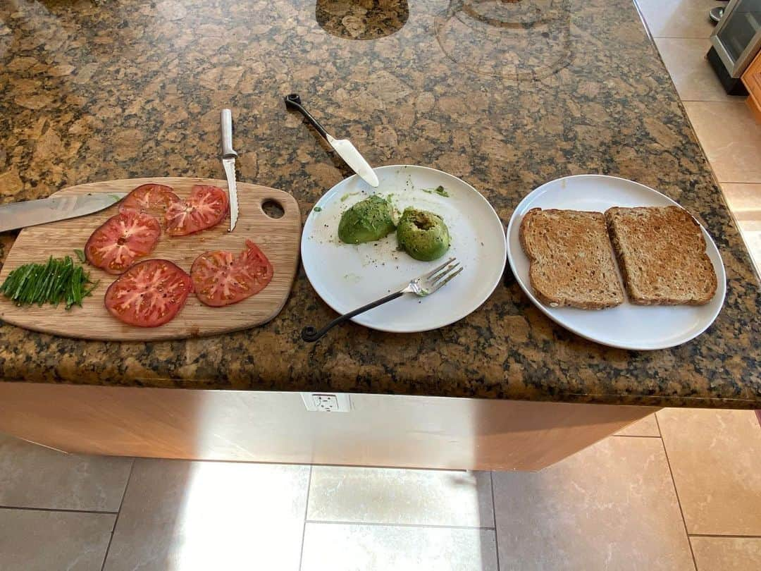 ルーカス・グラビールさんのインスタグラム写真 - (ルーカス・グラビールInstagram)「I love #avocadotoast. This is how I make mine at home. . . . . Smashed avocado with salt, pepper, avocado oil, and paprika.  Thinly sliced tomatoes dressed the same. Over easy eggs. S&P, coconut oil.  Spinach thinly sliced with a spray of amino acids. (Soy sauce) And drizzled with balsamic vinegar. Yum!」1月22日 5時33分 - mrgrabeel