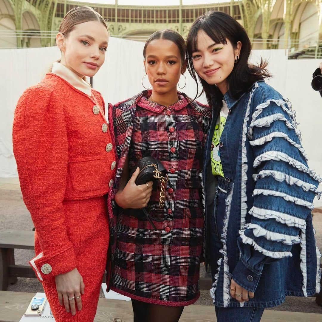 シャネルさんのインスタグラム写真 - (シャネルInstagram)「Actresses Kristine Froseth, Taylor Russell and Nana Komatsu were among the guests at the CHANEL Spring-Summer 2020 Haute Couture show.  #CHANELHauteCouture #CHANEL @Kristine_Froseth #KristineFroseth @TayRussell #TaylorRussell @konichan7 #NanaKomatsu」1月22日 6時00分 - chanelofficial