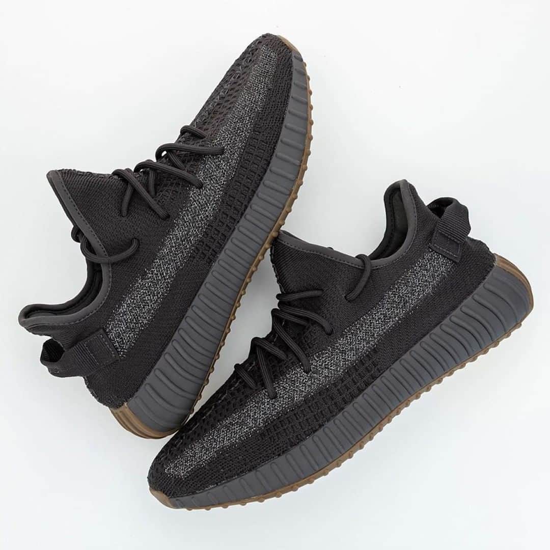Sneaker Newsさんのインスタグラム写真 - (Sneaker NewsInstagram)「To the surprise of very little, the upcoming adidas Yeezy Boost 350 v2 "Cinder" will be accompanied by a Reflective counterpart. For a closer look, hit the link in our bio.」1月22日 6時30分 - sneakernews