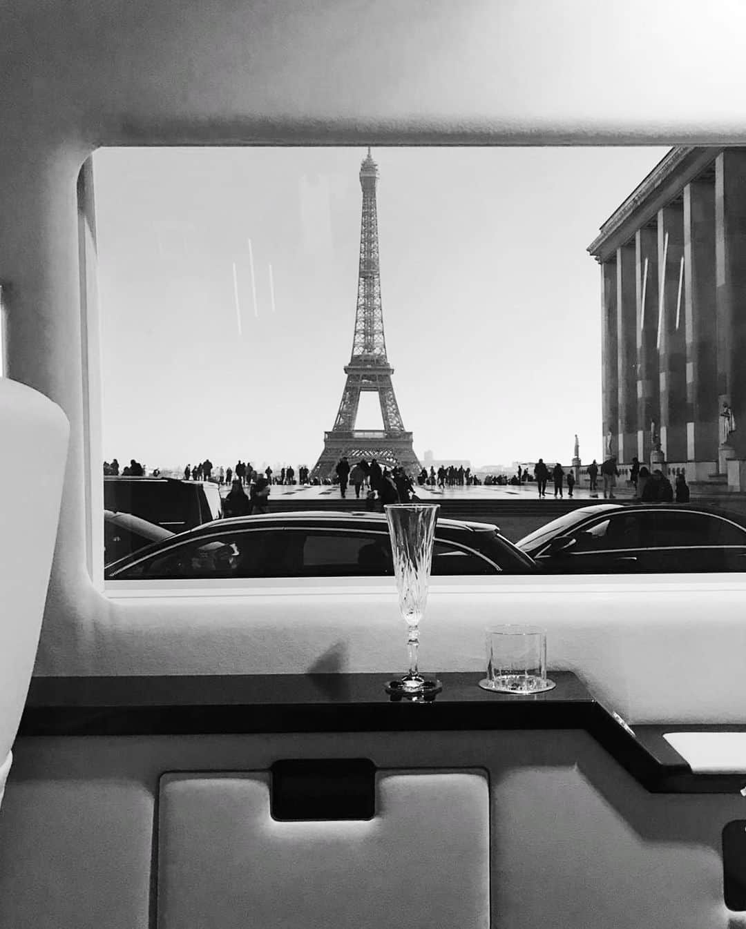 Carin Olssonさんのインスタグラム写真 - (Carin OlssonInstagram)「A few favourite moments from yesterday, including unbeatable Parisian views, pizza for dinner thanks to @rixo & @24s, the dreamiest ride anyone could ever ask for @sixiemeetoileparis, @dior magic, @ralphandrusso sparkles and so much more 😌💛」1月22日 6時40分 - parisinfourmonths