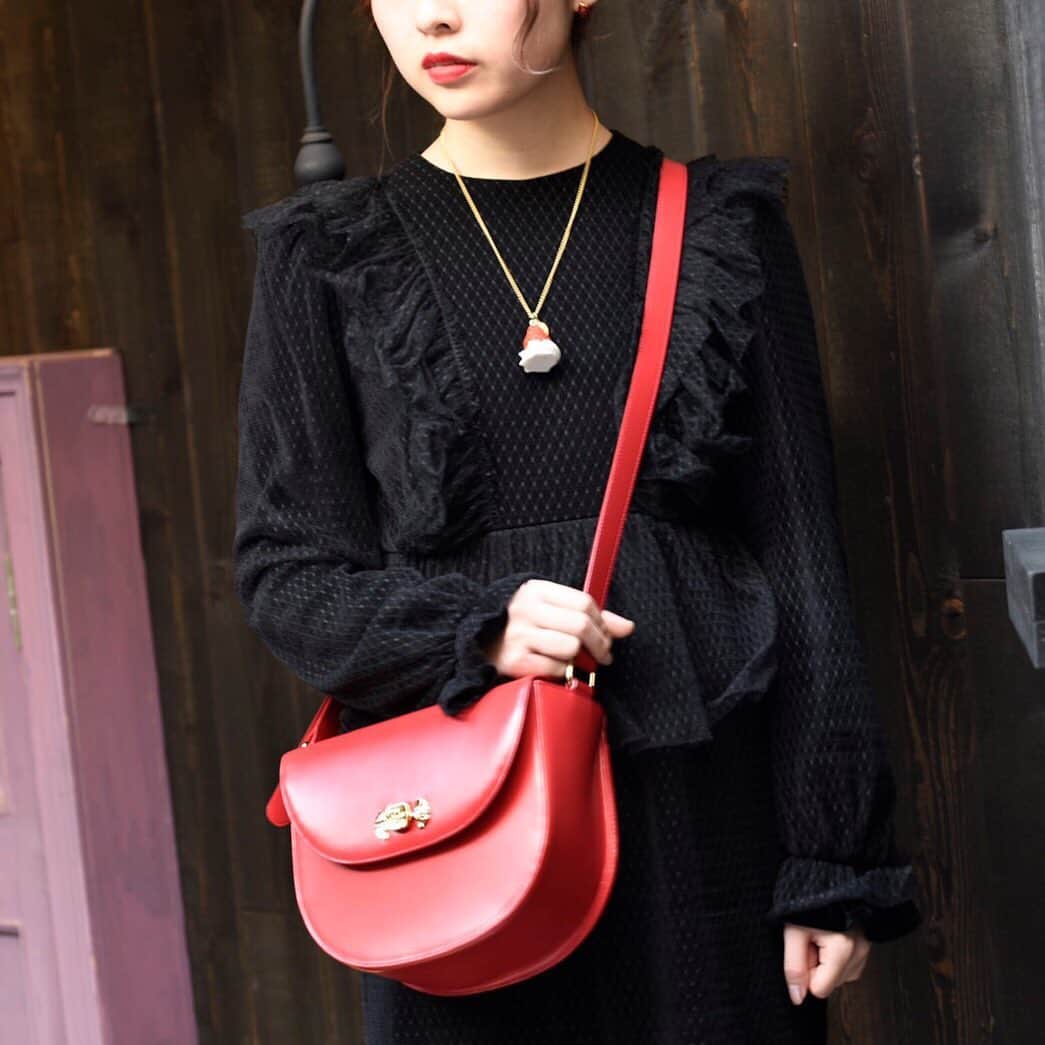 のインスタグラム：「Going out with my lovely partner "Candy Shoulder Bag". Looks mini, but nice sizing to put necessary things💄📱👛 ================== ＜Q-pot. SHOP LIST＞ - Flagship store & cafe  @ Harajuku/Omotesando - Takashimaya @ Shinjuku - Solamachi @ Tokyo Skytree st. - Takashimaya @ Osaka - Lucua @ Osaka - INTERNATIONAL ONLINE  @ Shipping to overseas✈️ Always welcome you♡ ================== #qpot #qpotcafe #bag #madeinjapan」