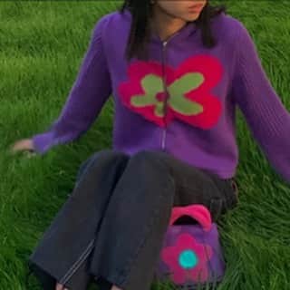 UNIFのインスタグラム：「ⅅazee sweater ━✿ @yikeshauna ✿・*。」